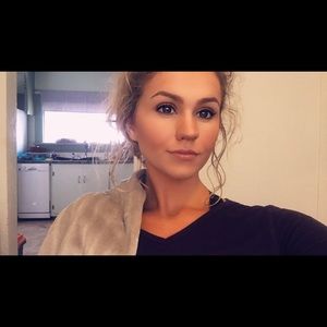 Meet your Posher, Hannah